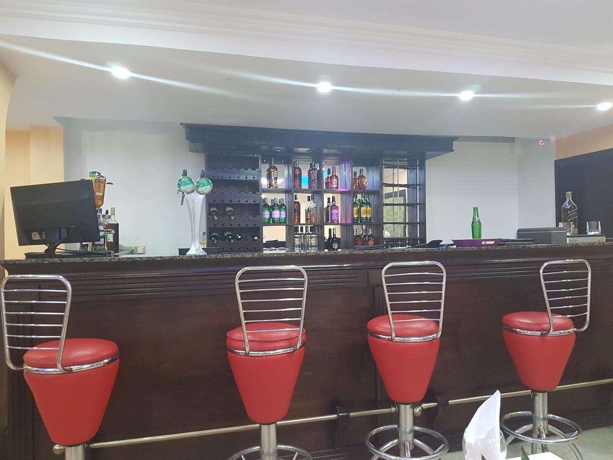 梅巴雅维尔酒店 杜阿拉 外观 照片